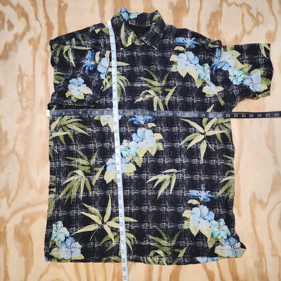 Tommy Bahama Shirt Mens Medium Silk‎ Hawaiian Button Up Black Vibrant Floral - Picture 8 of 8